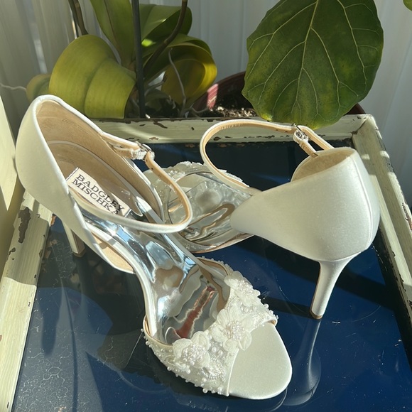 Badgley Mischka Carter Peep Toe D'Orsay White Size 9 - Picture 10 of 13